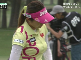 韓国の女子ゴルフで活躍してるイ・ボミ選手の着衣おっぱいエロ画像